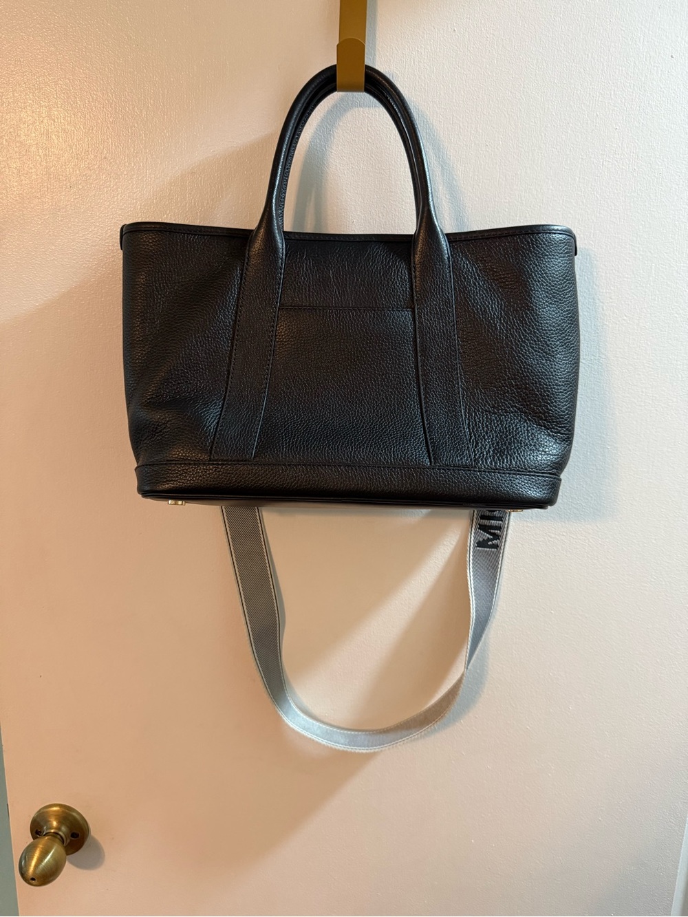 Michael Kors Luisa Medium Black Leather Shoulder Bag with Gold Logo - Picture 2 of 14